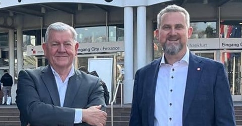 Nieuwsbericht: McMillan zwaait af, Bordau treedt aan